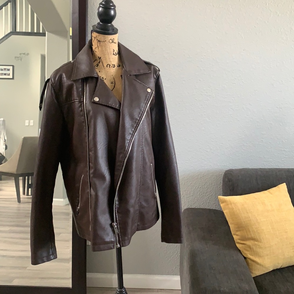 Men’s brown jacket